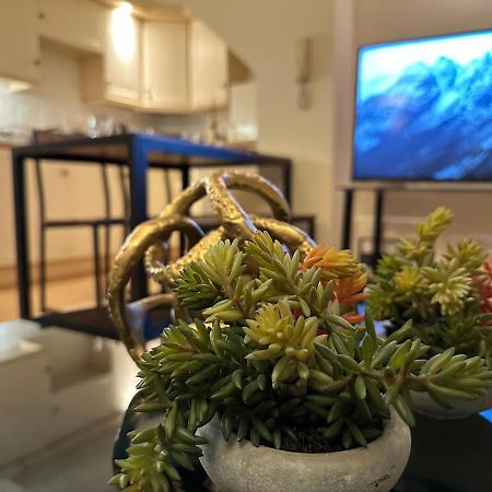 The Wimbledon Haven - Free Parking Apartment ลอนดอน ภายนอก รูปภาพ