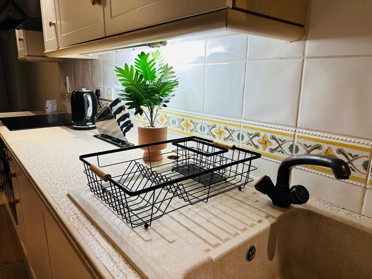 The Wimbledon Haven - Free Parking Apartment ลอนดอน ภายนอก รูปภาพ