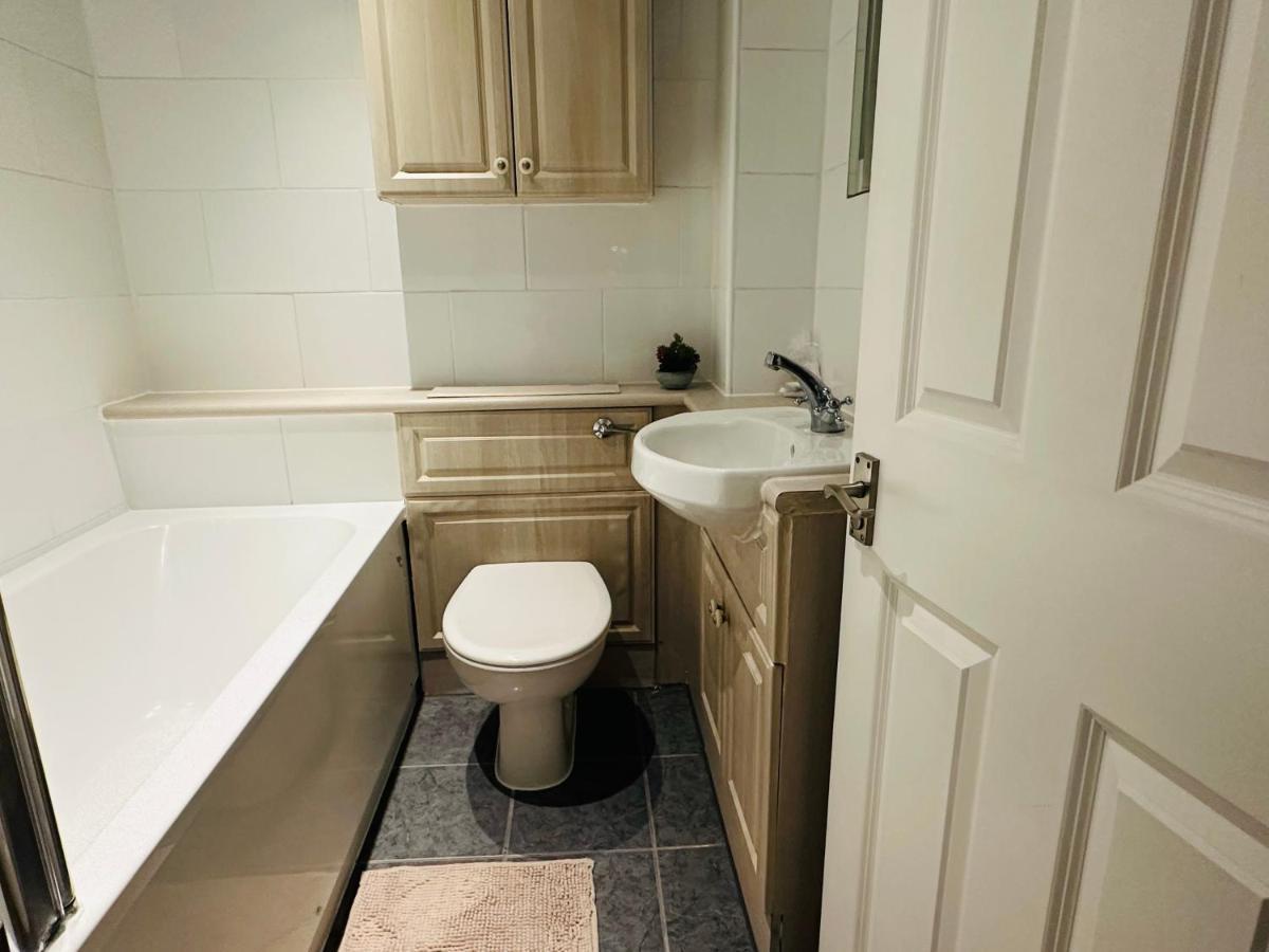The Wimbledon Haven - Free Parking Apartment ลอนดอน ภายนอก รูปภาพ
