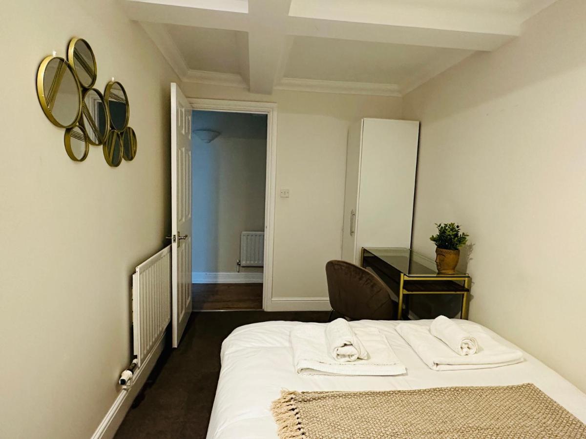 The Wimbledon Haven - Free Parking Apartment ลอนดอน ภายนอก รูปภาพ